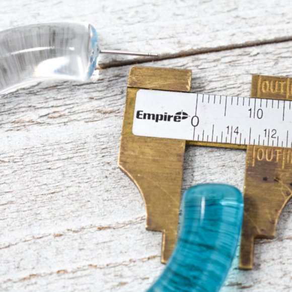 2.25" CLEAR/BLUE OMBRE TRANSLUCENT CHUNKY EARRINGS - Picture 11 of 12